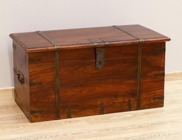 kufer kolonialny orientalny egzotyczny lite drewno palisander indyjski okucia metaloplastyka